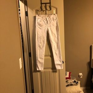 White American Eagle Skinny Jeans